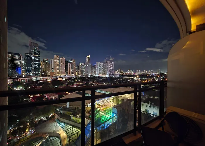 Cozy 1-Br Stay In Makati With Pool, Gym, Wifi, Netflix, Great Views