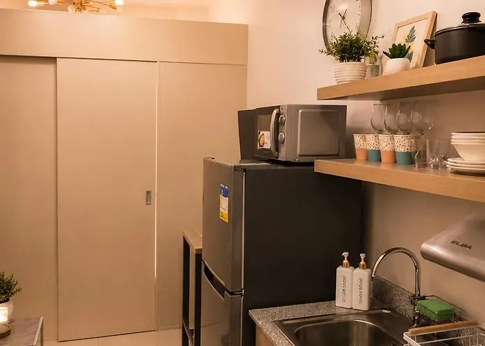 Stylish 1BR Condo @ SM Southmall
