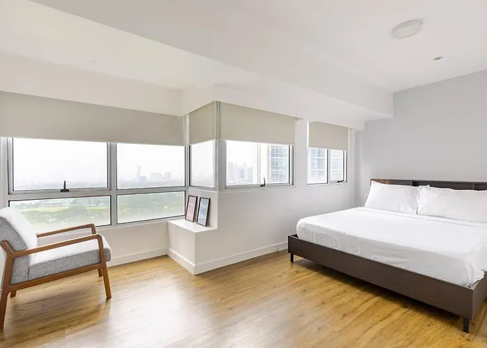 2 Bedroom Luxe Manila Golf View Loft In Bgc