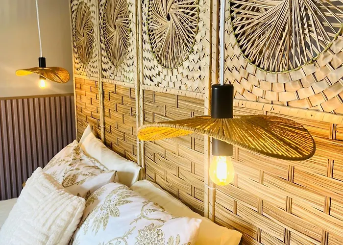 Cubao Manhattan Heights Residential Condo Tc10N - Bright Studio With Pool, Balcony - Next To Alimall And Sm - Walking Distance To Araneta Coliseum And Gateway Mall In Cubao Quezon City - Staycations By Sms