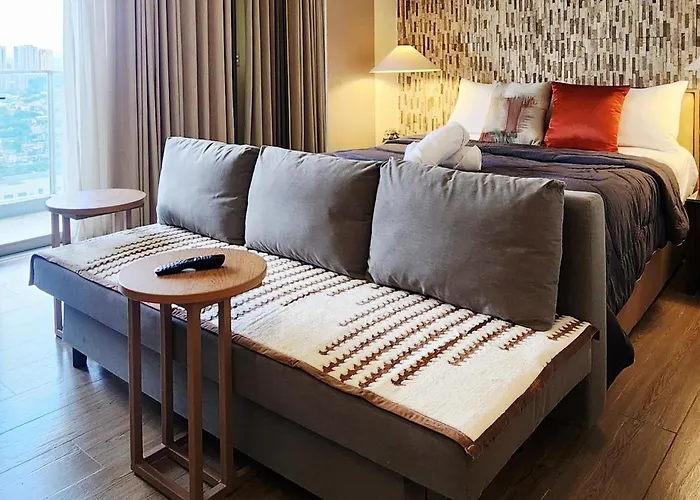29C Bgc Cozy Suite Steps Away From Major Malls With Free Parking And Gym With Fast Wi-Fi