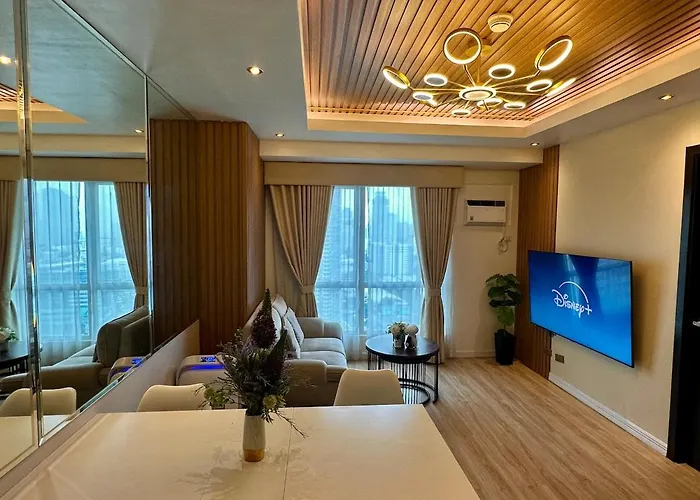 2Br Condo In Mandaluyong With Sunrise View, 65 Inch Oled Tv And Disneyplus