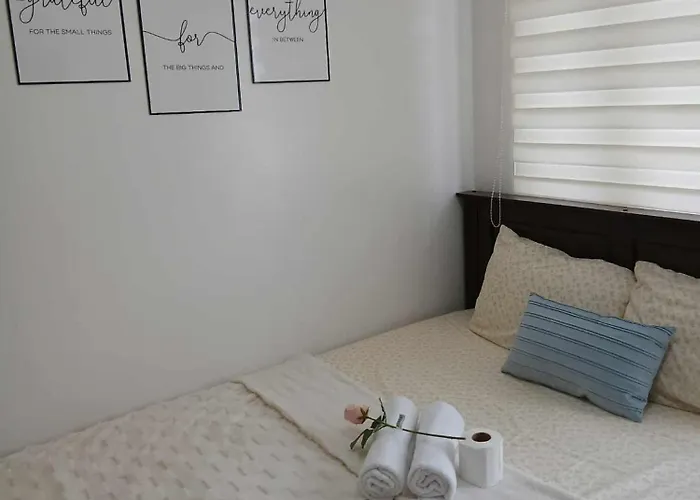 J&J Staycation, Near Mall Of Asia