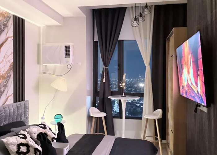 Cozy Condo Staycation In Quezon City Near Sm North Trinoma Solaire With City Lights View