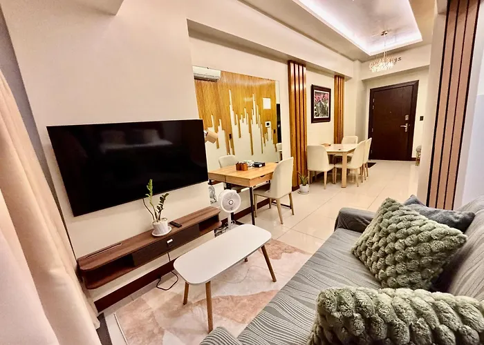 Ups27 Chic & Cozy Haven 8 Our Bgc Luxe Hideaway Queenbed & Sofabed