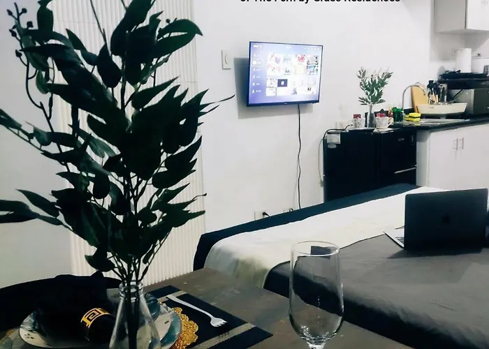 Stylish Studio Unit At Grass Residences