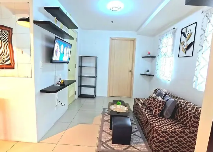 Cozy Corner Unit Balcony With Pool City View