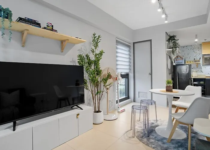 Light & Airy Scandinavian Studio Free Pool Access