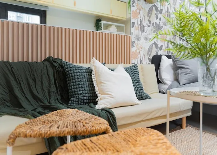 Fully Furnished Urban Oasis Free Pool Stay