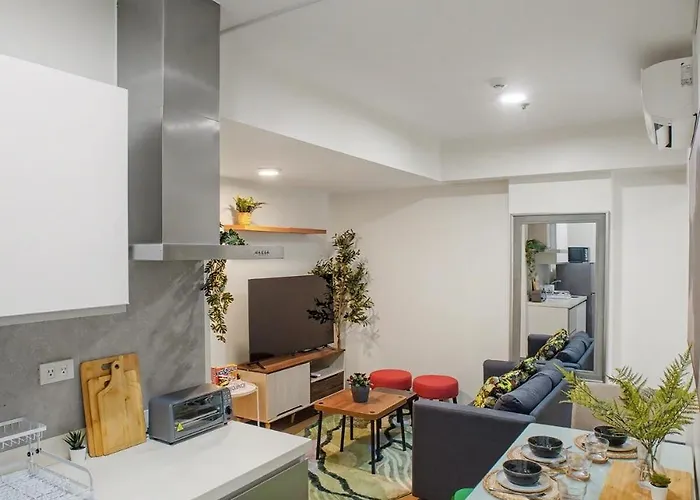 Bright & Cozy 2Br Azure Beach Pool Sleeps 7