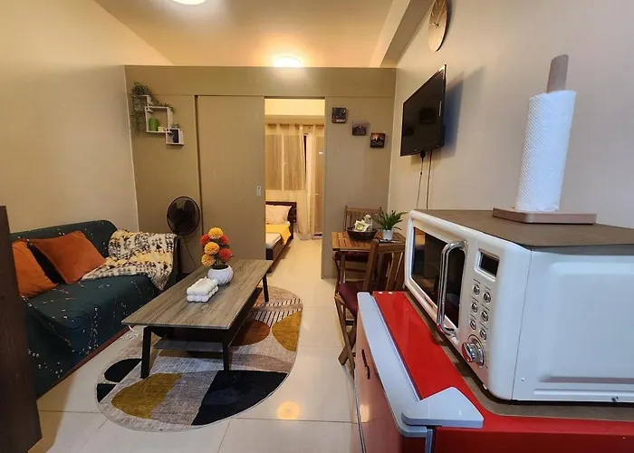 Sucat Cozy Staycation With Pool, Netflix, Wifi, Near Naia, Beside Sm City Sucat