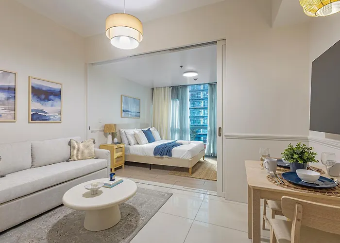 Uptown Bgc 1Br Airy Coastal Suite Mall View