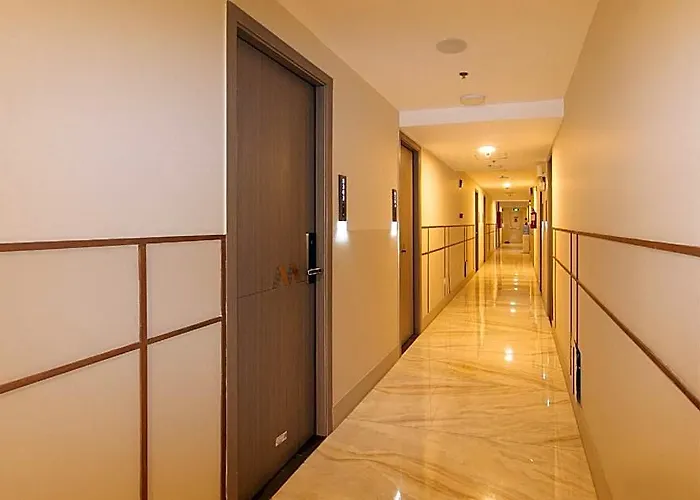 Maine Residences Tramo Near Naia Terminal