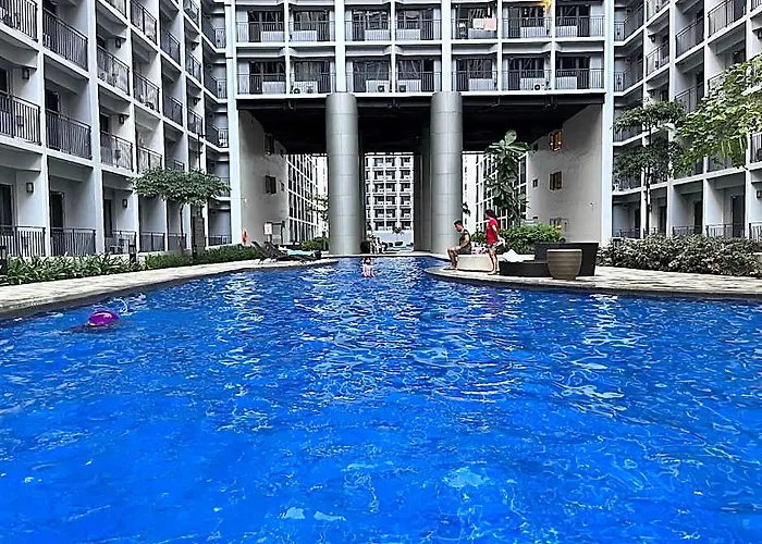 Manila Bay Shore Near Moa Airport Smx Picc Wtc