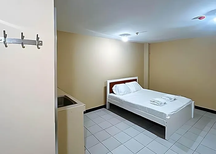 Reddoorz @ Mubg Apartelle Near Baclaran Church