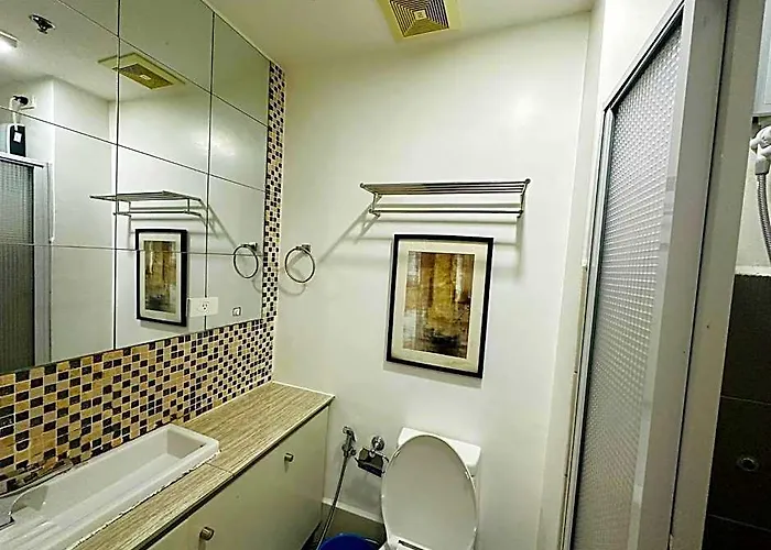 Near Mc Kinley Bgc 1 Bedroom With Balcony Neflix