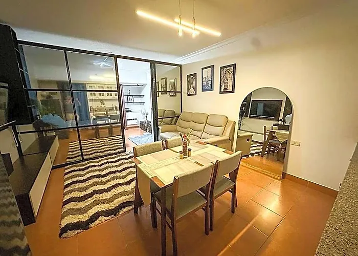 Timog Vibe: Relax And Roam Qc