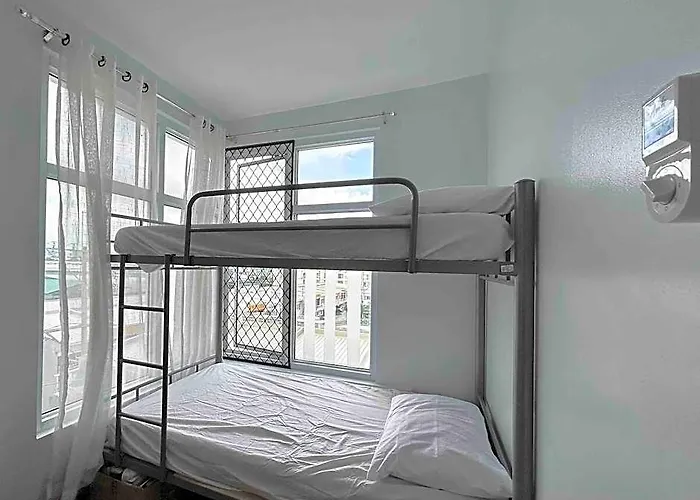 Budget 2 Bedroom With Free Parking Near Naia