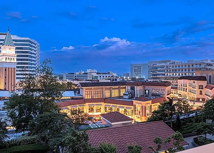 Condo At Venice Mall, Near Airport, Bgc & Makati