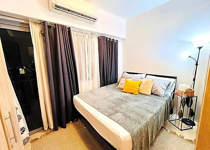 Minimalist Condo At Fern, Grass