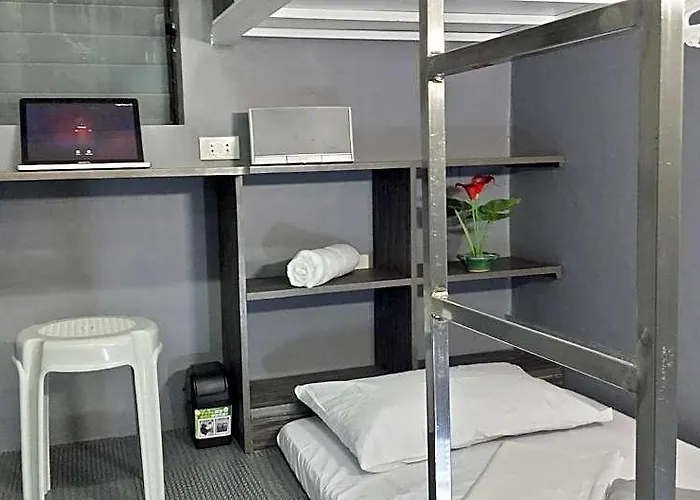 Ervoruto Hostel Makati