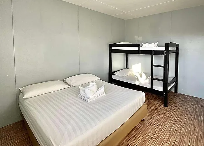 Cube Hostel Naia