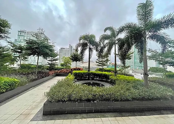 One Br Apt. Manhattan Plaza Araneta Center Cubao
