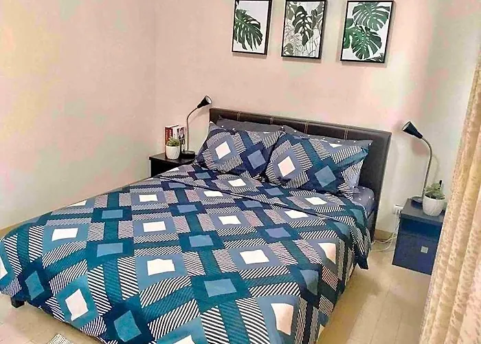 One Br Apt. Manhattan Plaza Araneta Center Cubao