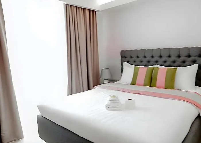 Reddoorz Plus @ La Belle Residences Makati City