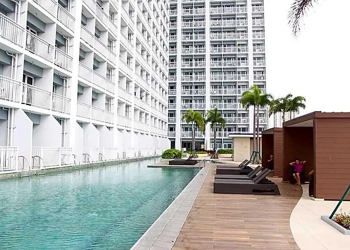 Deluxe End Unit Overlooking Manila Bay