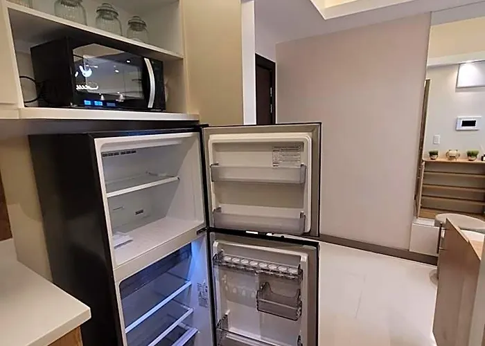 Uptown Parksuites Tower 2 Bgc - Staycations Up Above 9