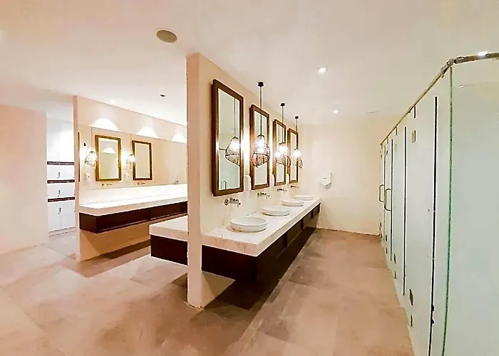 The Excelsior Hotel Las Pinas