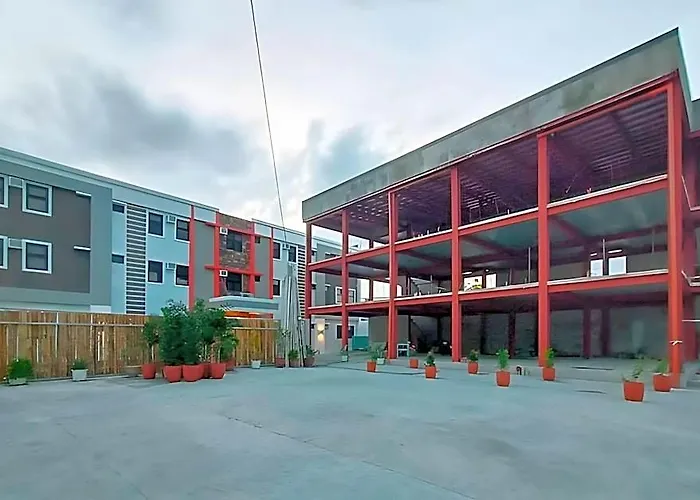 Reddoorz Plus At Dbuilders Poblacion Bgc