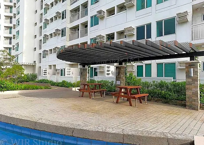 Deluxe Couple Suite - With Lake View In Alabang!