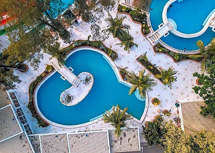 Villa Excellance Beach And Wave Pool Resort