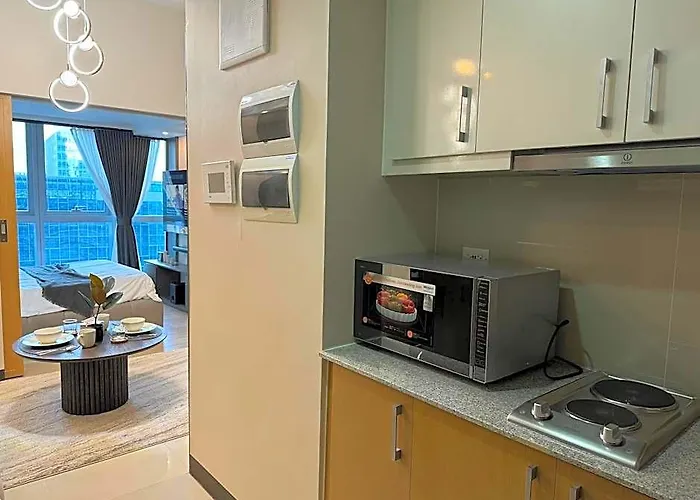 Staycations Up Above 17 At Bgc