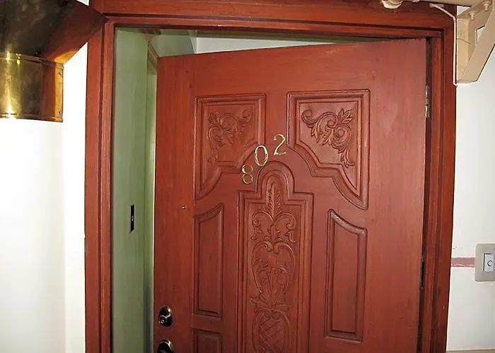 Makati Suites At Travelers Inn