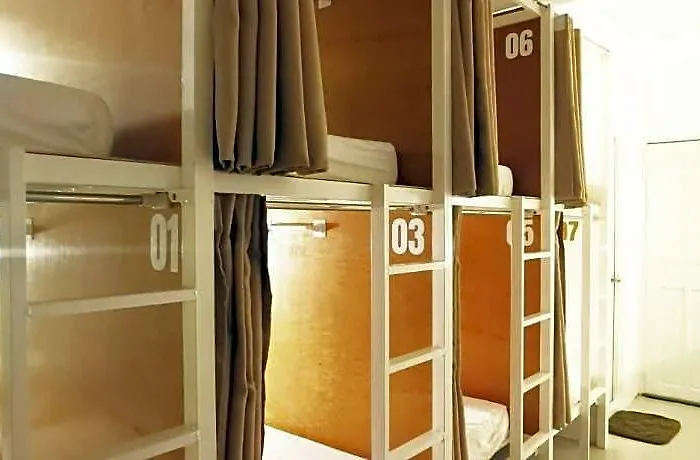 Nomadsmnl Hostel