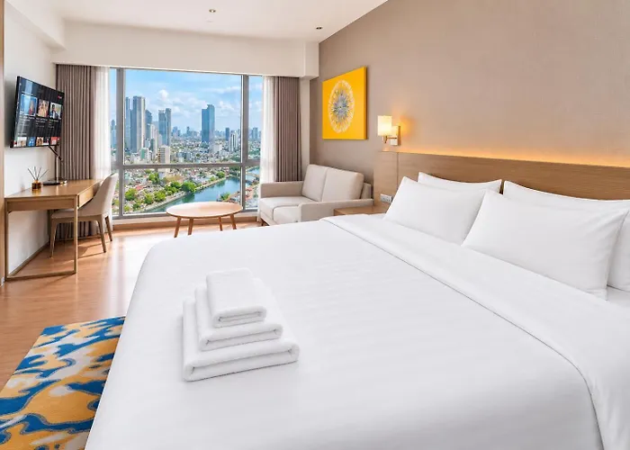 Light Premium Suites, Novotel Acqua Manila Near Makati