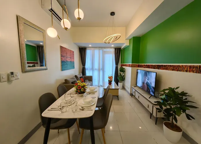 2Br Uptown Bgc-22Floor View And Near Mitsukoshi, Uptown Mall, And Restaurants