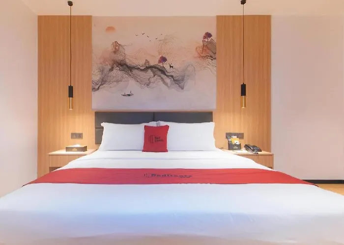 Reddoorz Plus @ Jinjiang Star Hotel