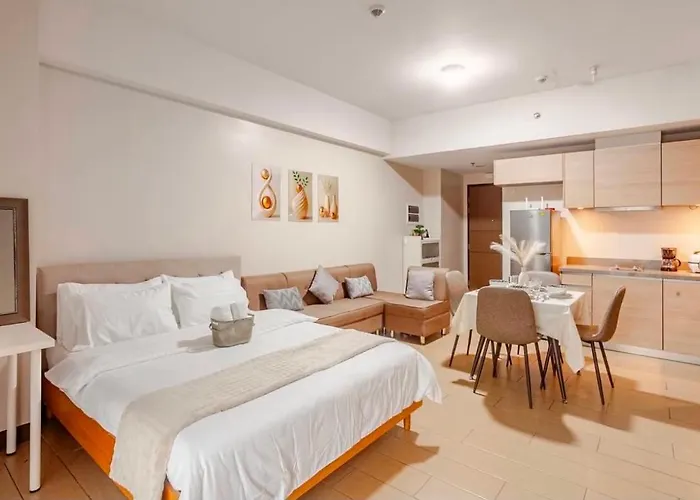 Classy Venice In St Mark Venice Mall Near Bgc, Pet Friendly, Swimming Pool, Balcony