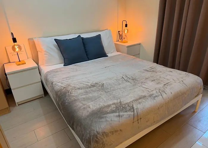 Deluxe Uptown Parksuites 1Bedroom With Balcony
