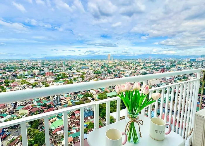 Petite Maison Rose Suite With Balcony At The Grass Residences