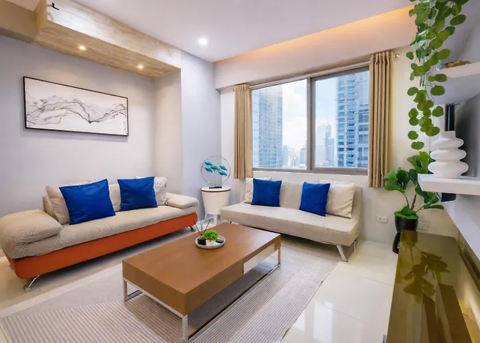 Spacious 2Br In High Street Bgc! Pool & Netflix!