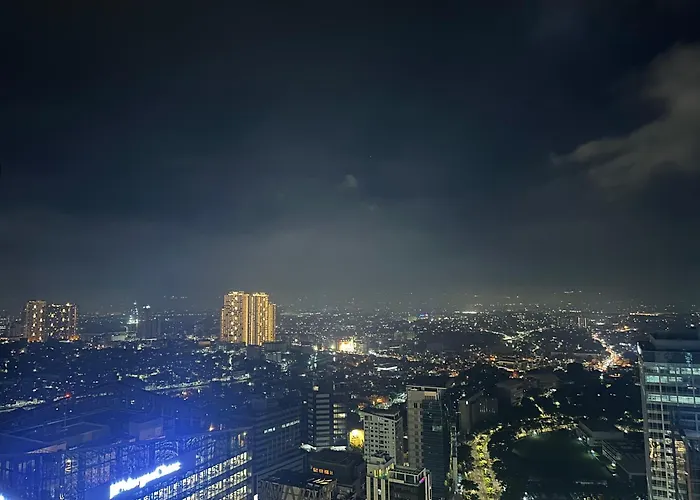 1Bedroom Suitesi3Beds With Balcony City View In Uptown Bgc