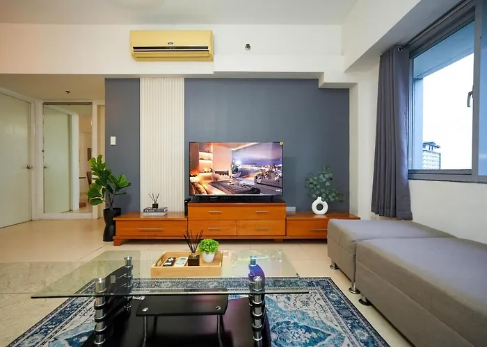 2Br Luxe Stay In Bgc High Street With Pool Access