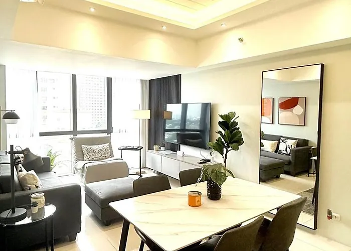 Eastwood QC 2BR Condo Walk to Mall Cafés&Dining