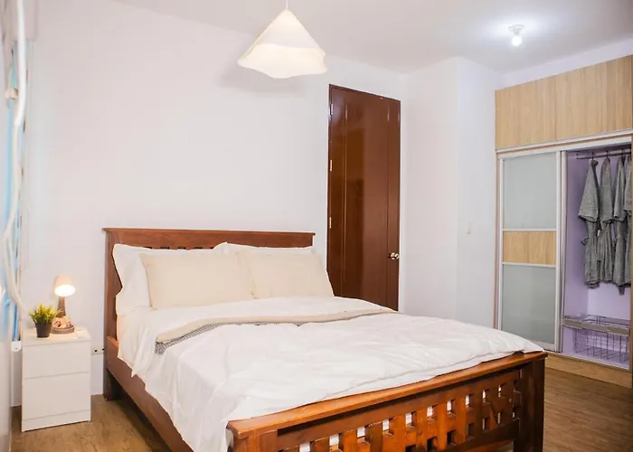 New 360 View Penthouse Near Alabang! 2B2B W Pool!