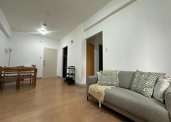 Cozy Urban Retreat In Burgos Circle, Bgc